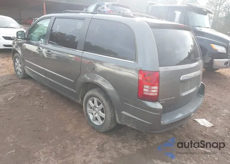 2010 Chrysler Town & Country Touring Plus z USA, uszkodzony, nr VIN 2A4RR8DXOAR320102